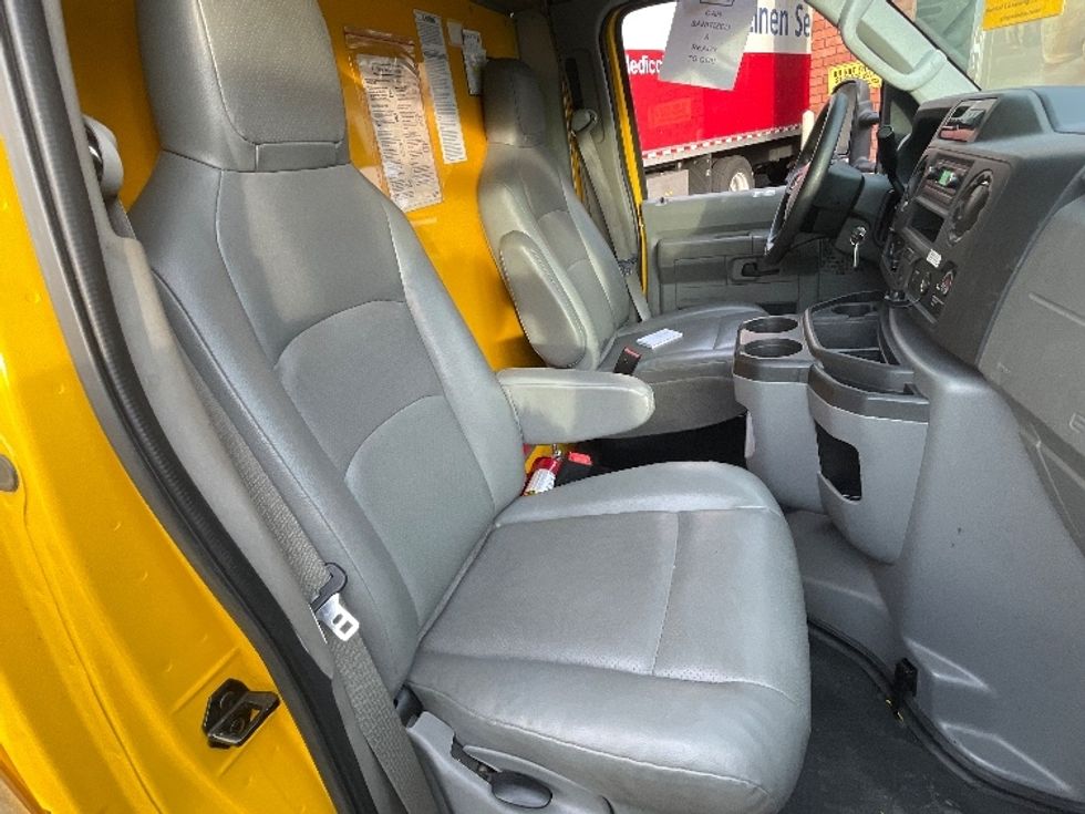 Light Duty Box Truck-Light and Medium Duty Trucks-Ford-2022-E350-Fontana-CA-99,001\n\t\tmiles-$ 28,500 - Image 16