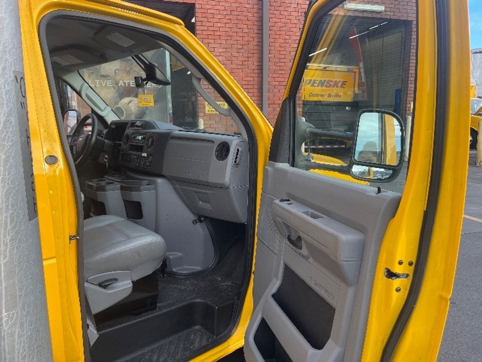 Light Duty Box Truck-Light and Medium Duty Trucks-Ford-2022-E350-Fontana-CA-99,001\n\t\tmiles-$ 28,500 - Image 17