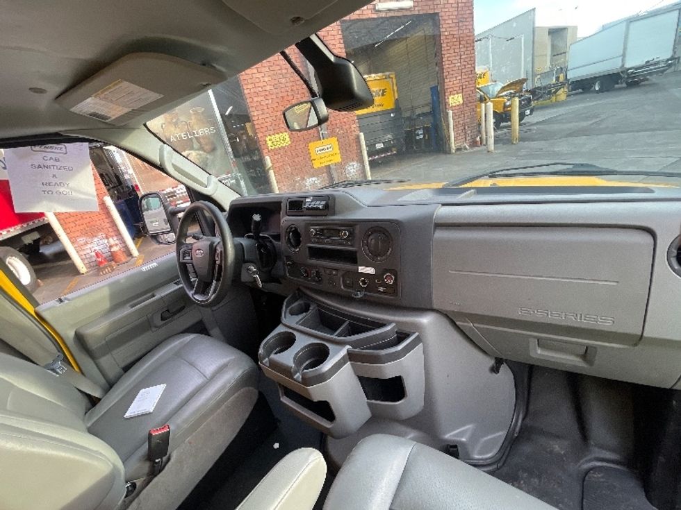 Light Duty Box Truck-Light and Medium Duty Trucks-Ford-2022-E350-Fontana-CA-99,001\n\t\tmiles-$ 28,500 - Image 19