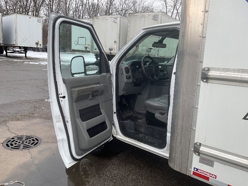 Light Duty Box Truck-Light and Medium Duty Trucks-Ford-2022-E350-Fort Wayne-IN-100,761\n\t\tmiles-$ 29,750 - Image 15