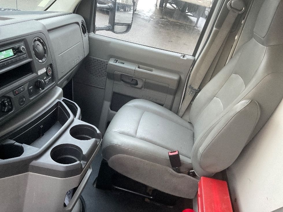 Light Duty Box Truck-Light and Medium Duty Trucks-Ford-2022-E350-Fort Wayne-IN-100,761\n\t\tmiles-$ 29,750 - Image 18