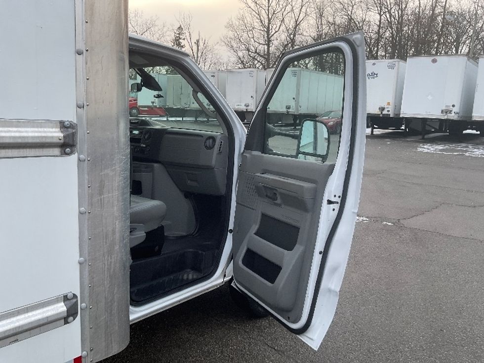Light Duty Box Truck-Light and Medium Duty Trucks-Ford-2022-E350-Fort Wayne-IN-100,761\n\t\tmiles-$ 29,750 - Image 19
