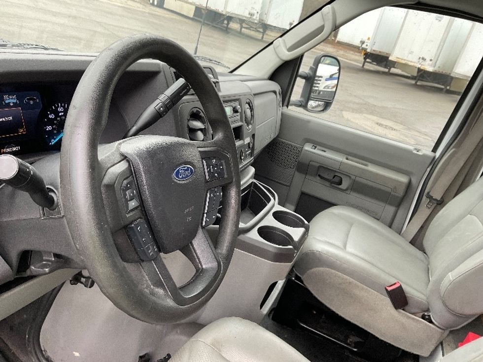 Light Duty Box Truck-Light and Medium Duty Trucks-Ford-2022-E350-Fort Wayne-IN-119,681\n\t\tmiles-$ 26,750 - Image 17