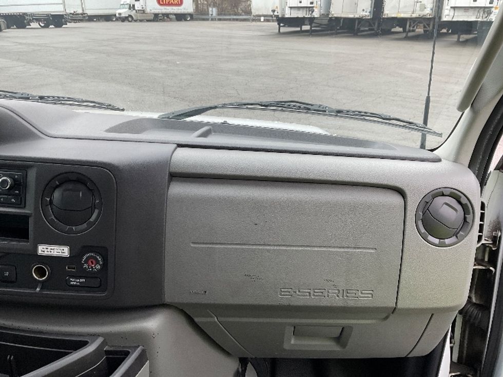 Light Duty Box Truck-Light and Medium Duty Trucks-Ford-2022-E350-Fort Wayne-IN-119,681\n\t\tmiles-$ 26,750 - Image 21