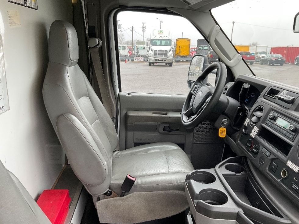 Light Duty Box Truck-Light and Medium Duty Trucks-Ford-2022-E350-Fort Wayne-IN-119,681\n\t\tmiles-$ 26,750 - Image 22