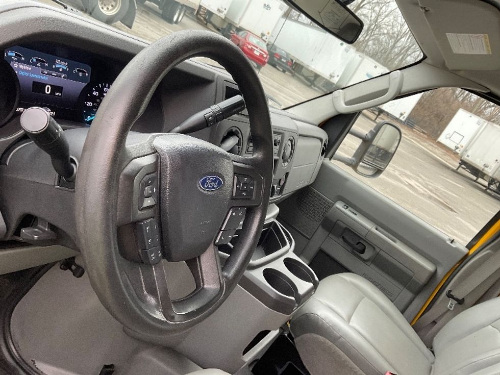 Light Duty Box Truck-Light and Medium Duty Trucks-Ford-2022-E350-Fort Wayne-IN-89,799\n\t\tmiles-$ 28,250 - Image 17