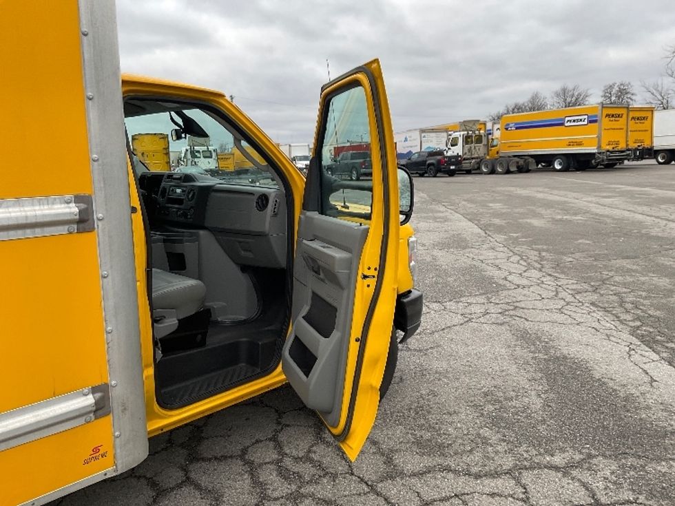 Light Duty Box Truck-Light and Medium Duty Trucks-Ford-2022-E350-Fort Wayne-IN-89,799\n\t\tmiles-$ 28,250 - Image 20