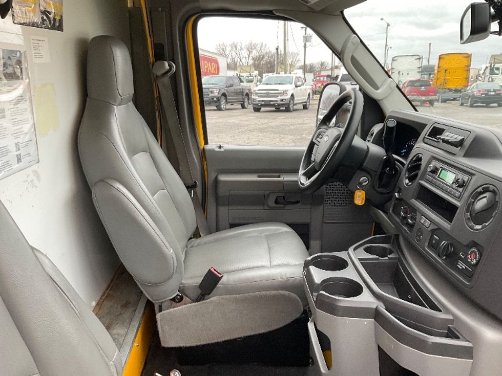 Light Duty Box Truck-Light and Medium Duty Trucks-Ford-2022-E350-Fort Wayne-IN-89,799\n\t\tmiles-$ 28,250 - Image 22