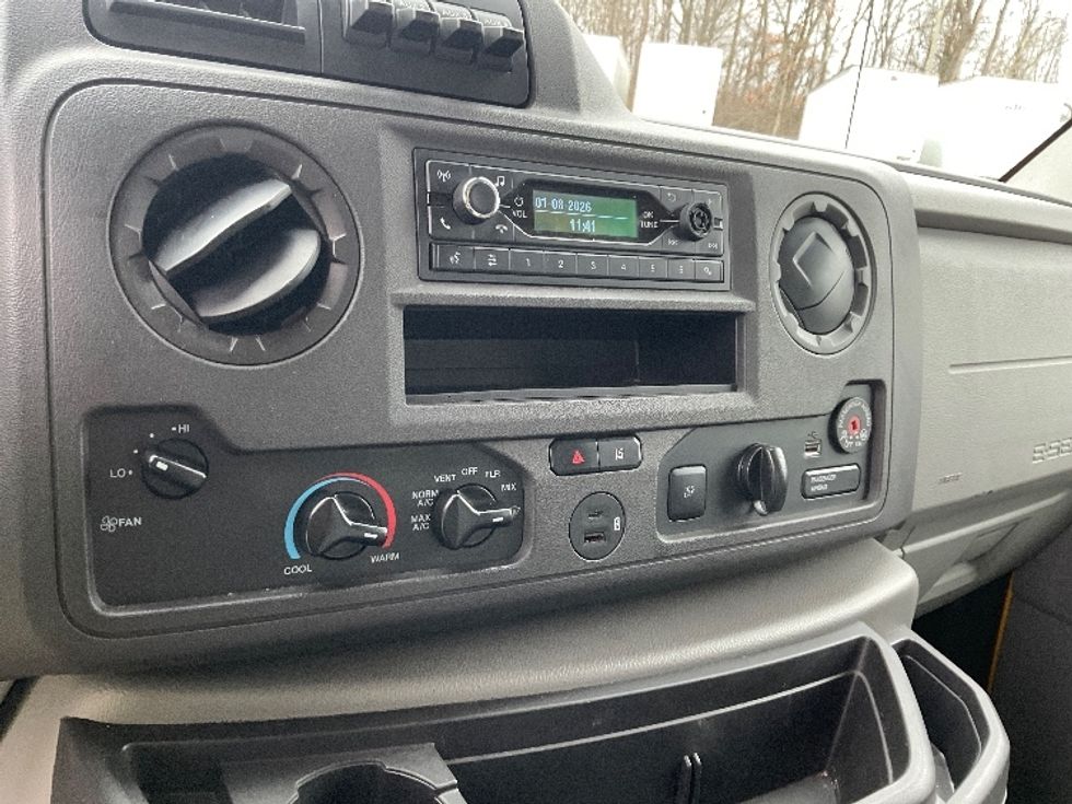 Light Duty Box Truck-Light and Medium Duty Trucks-Ford-2022-E350-Fort Wayne-IN-89,799\n\t\tmiles-$ 28,250 - Image 25