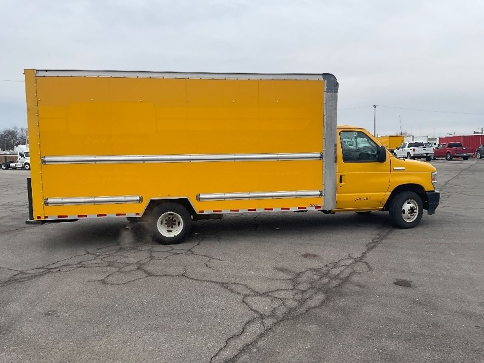 Light Duty Box Truck-Light and Medium Duty Trucks-Ford-2022-E350-Fort Wayne-IN-90,661\n\t\tmiles-$ 28,250 - Image 15