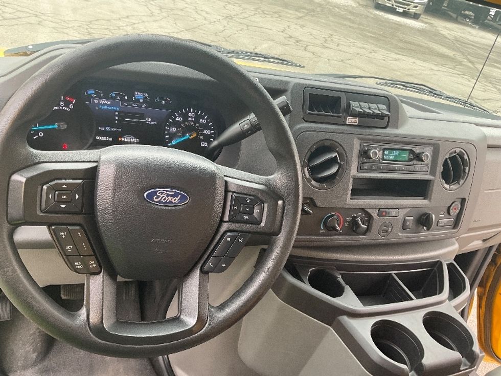 Light Duty Box Truck-Light and Medium Duty Trucks-Ford-2022-E350-Fort Wayne-IN-90,661\n\t\tmiles-$ 28,250 - Image 18