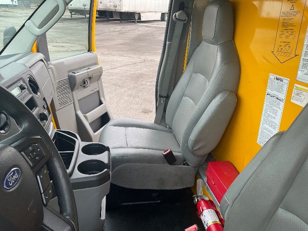Light Duty Box Truck-Light and Medium Duty Trucks-Ford-2022-E350-Fort Wayne-IN-90,661\n\t\tmiles-$ 28,250 - Image 19