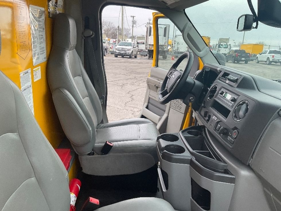 Light Duty Box Truck-Light and Medium Duty Trucks-Ford-2022-E350-Fort Wayne-IN-90,661\n\t\tmiles-$ 28,250 - Image 22