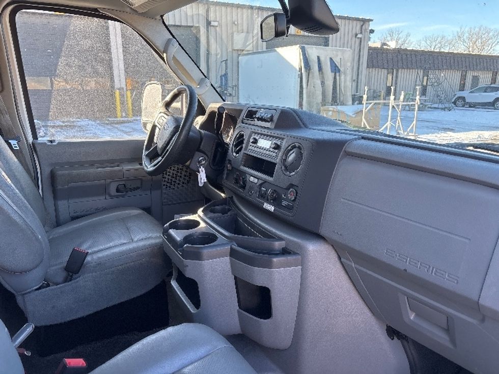 Light Duty Box Truck-Light and Medium Duty Trucks-Ford-2022-E350-Fort Wayne-IN-95,080\n\t\tmiles-$ 30,500 - Image 22