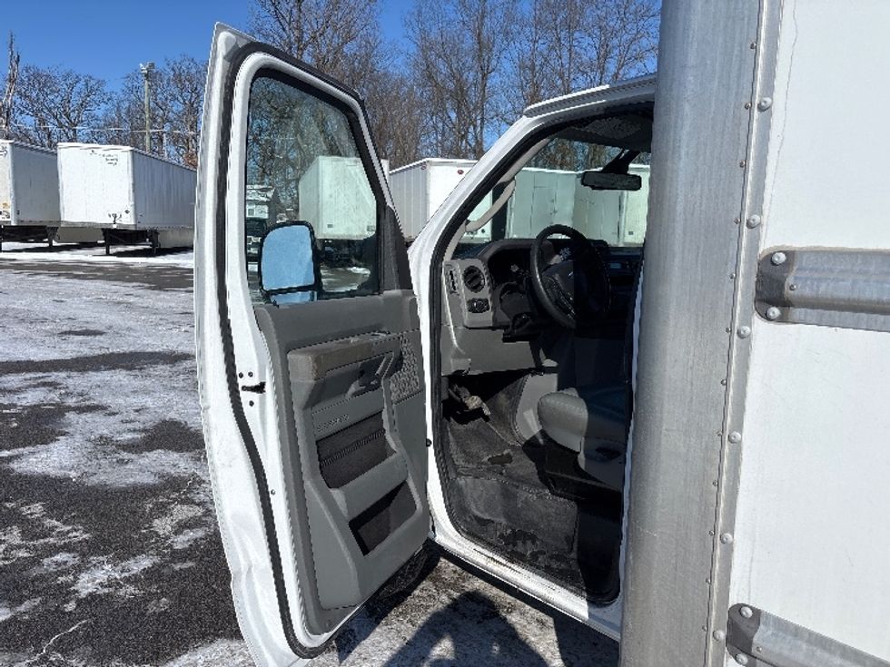 Light Duty Box Truck-Light and Medium Duty Trucks-Ford-2022-E350-Fort Wayne-IN-97,137\n\t\tmiles-$ 30,250 - Image 15