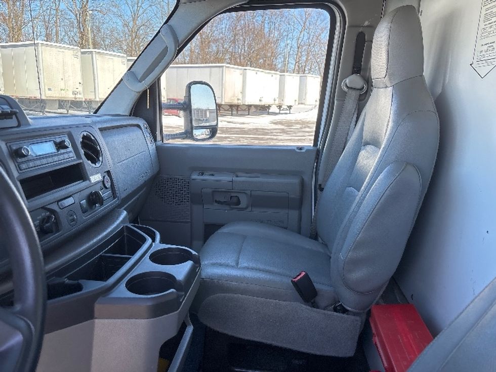Light Duty Box Truck-Light and Medium Duty Trucks-Ford-2022-E350-Fort Wayne-IN-97,137\n\t\tmiles-$ 30,250 - Image 18
