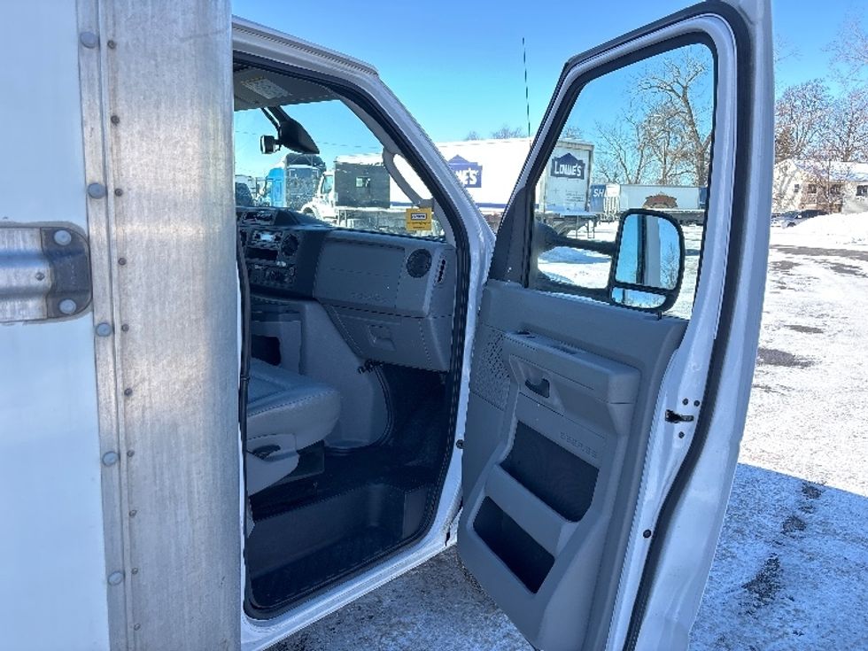 Light Duty Box Truck-Light and Medium Duty Trucks-Ford-2022-E350-Fort Wayne-IN-97,137\n\t\tmiles-$ 30,250 - Image 19