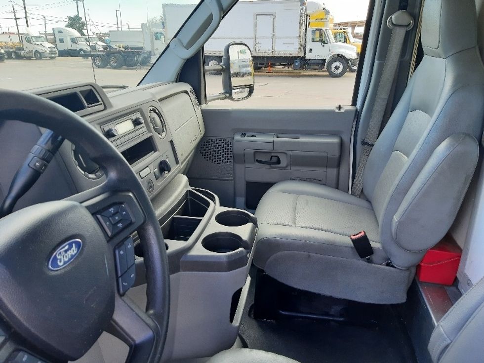Light Duty Box Truck-Light and Medium Duty Trucks-Ford-2022-E350-Fort Worth-TX-66,164\n\t\tmiles-$ 34,250 - Image 19