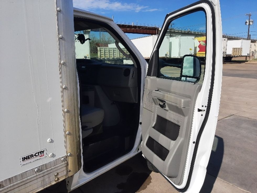 Light Duty Box Truck-Light and Medium Duty Trucks-Ford-2022-E350-Fort Worth-TX-66,164\n\t\tmiles-$ 34,250 - Image 20