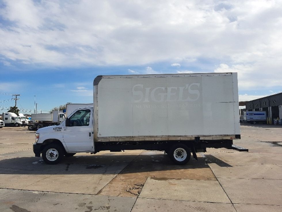 Light Duty Box Truck-Light and Medium Duty Trucks-Ford-2022-E350-Fort Worth-TX-66,164\n\t\tmiles-$ 34,250 - Image 4