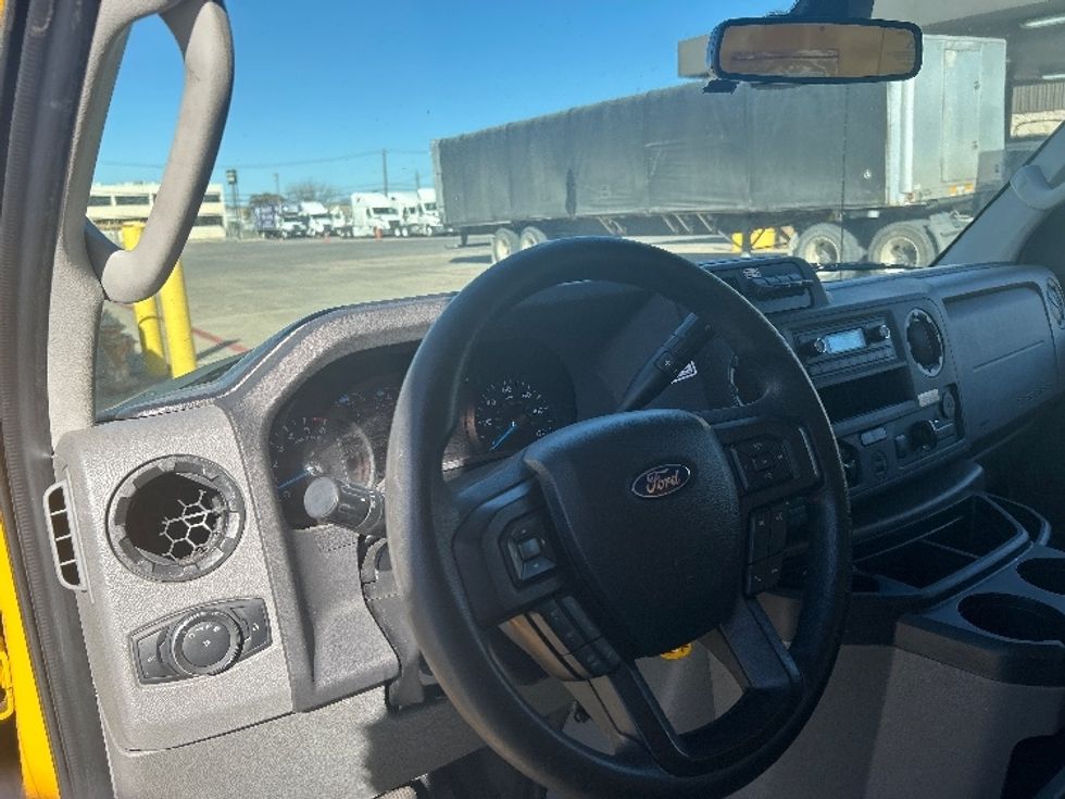 Light Duty Box Truck-Light and Medium Duty Trucks-Ford-2022-E350-Fort Worth-TX-88,652\n\t\tmiles-$ 29,250 - Image 17