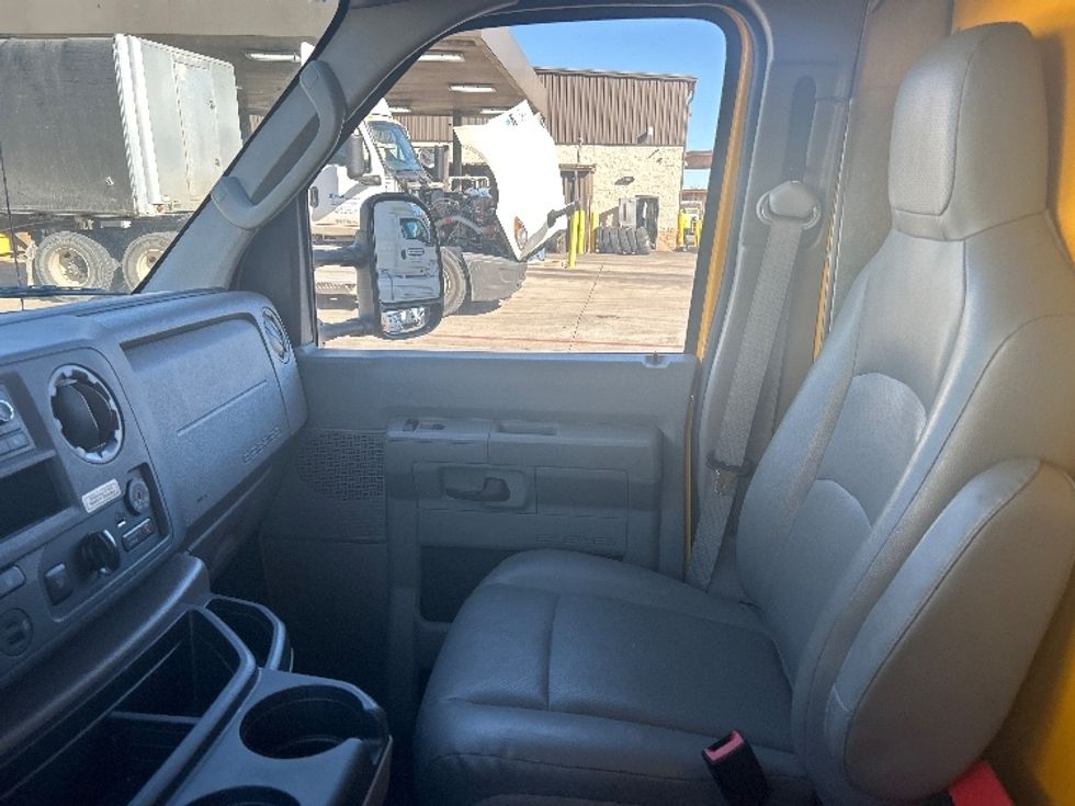 Light Duty Box Truck-Light and Medium Duty Trucks-Ford-2022-E350-Fort Worth-TX-88,652\n\t\tmiles-$ 29,250 - Image 19