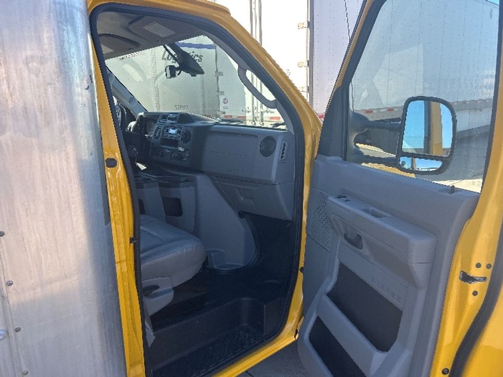 Light Duty Box Truck-Light and Medium Duty Trucks-Ford-2022-E350-Fort Worth-TX-88,652\n\t\tmiles-$ 29,250 - Image 20