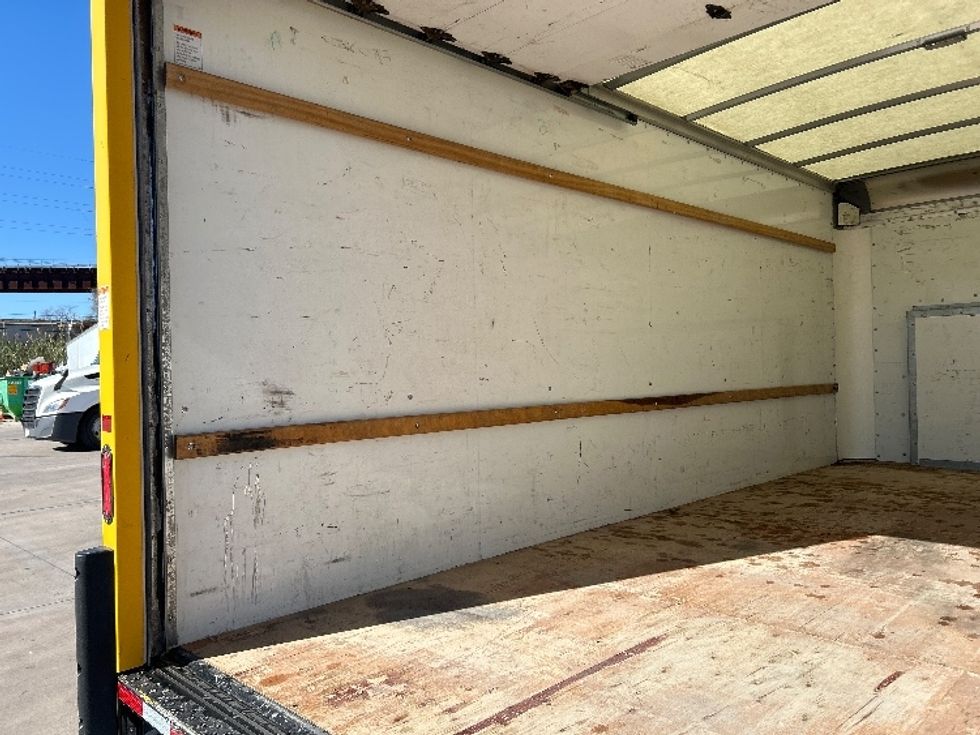Light Duty Box Truck-Light and Medium Duty Trucks-Ford-2022-E350-Fort Worth-TX-88,854\n\t\tmiles-$ 29,250 - Image 10