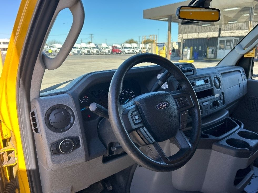 Light Duty Box Truck-Light and Medium Duty Trucks-Ford-2022-E350-Fort Worth-TX-88,854\n\t\tmiles-$ 29,250 - Image 16