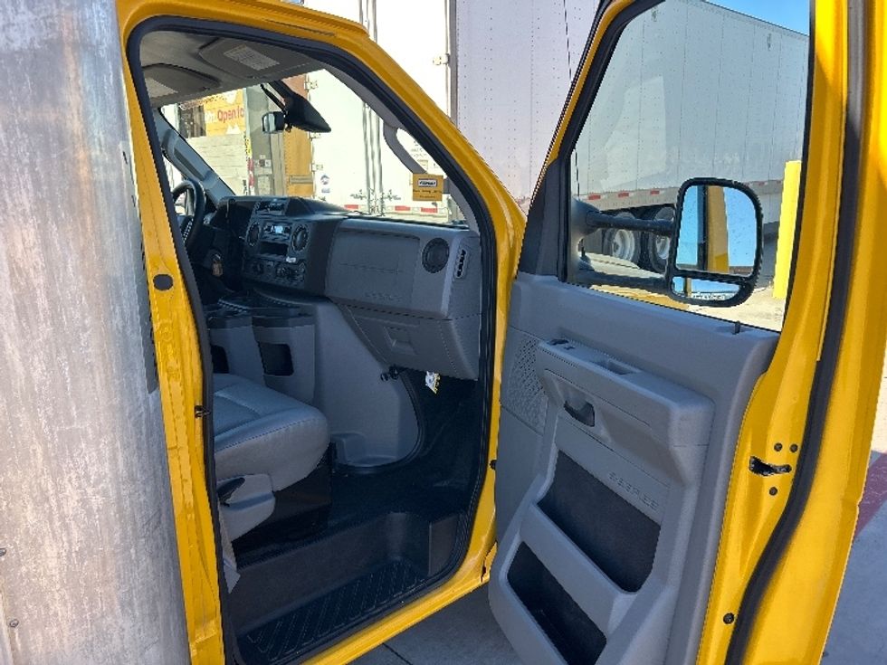 Light Duty Box Truck-Light and Medium Duty Trucks-Ford-2022-E350-Fort Worth-TX-88,854\n\t\tmiles-$ 29,250 - Image 19