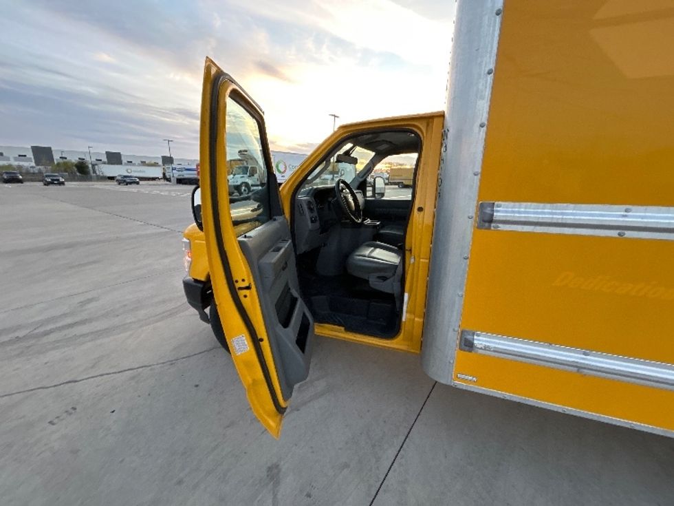 Light Duty Box Truck-Light and Medium Duty Trucks-Ford-2022-E350-Fort Worth-TX-96,544\n\t\tmiles-$ 28,250 - Image 16