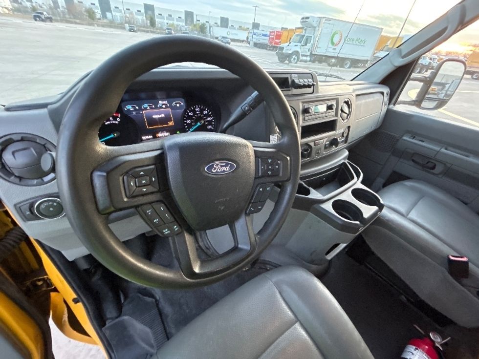 Light Duty Box Truck-Light and Medium Duty Trucks-Ford-2022-E350-Fort Worth-TX-96,544\n\t\tmiles-$ 28,250 - Image 17