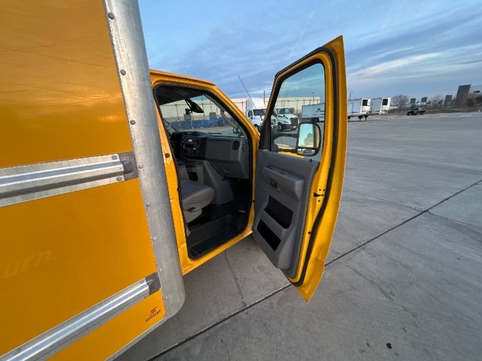 Light Duty Box Truck-Light and Medium Duty Trucks-Ford-2022-E350-Fort Worth-TX-96,544\n\t\tmiles-$ 28,250 - Image 20
