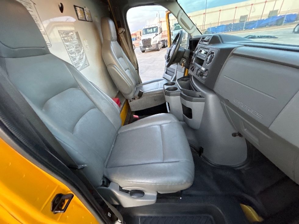 Light Duty Box Truck-Light and Medium Duty Trucks-Ford-2022-E350-Fort Worth-TX-96,544\n\t\tmiles-$ 28,250 - Image 22