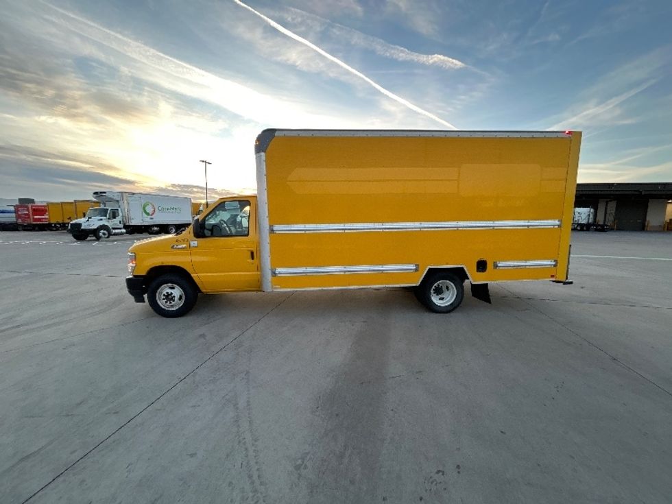 Light Duty Box Truck-Light and Medium Duty Trucks-Ford-2022-E350-Fort Worth-TX-96,544\n\t\tmiles-$ 28,250 - Image 4