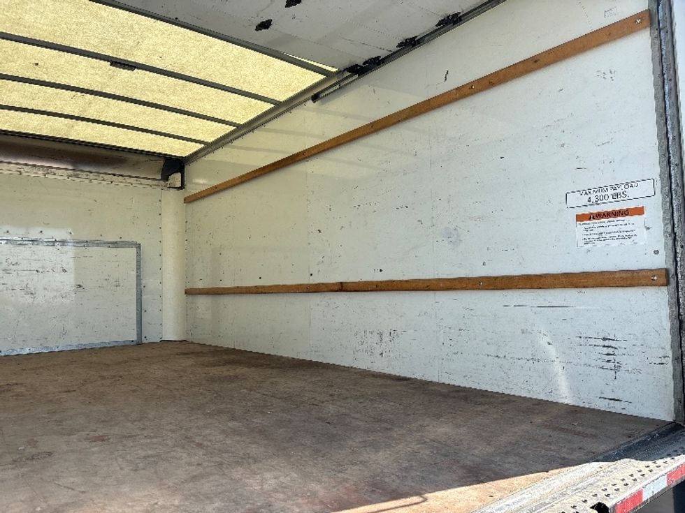 Light Duty Box Truck-Light and Medium Duty Trucks-Ford-2022-E350-Fresno-CA-116,587\n\t\tmiles-$ 29,250 - Image 10