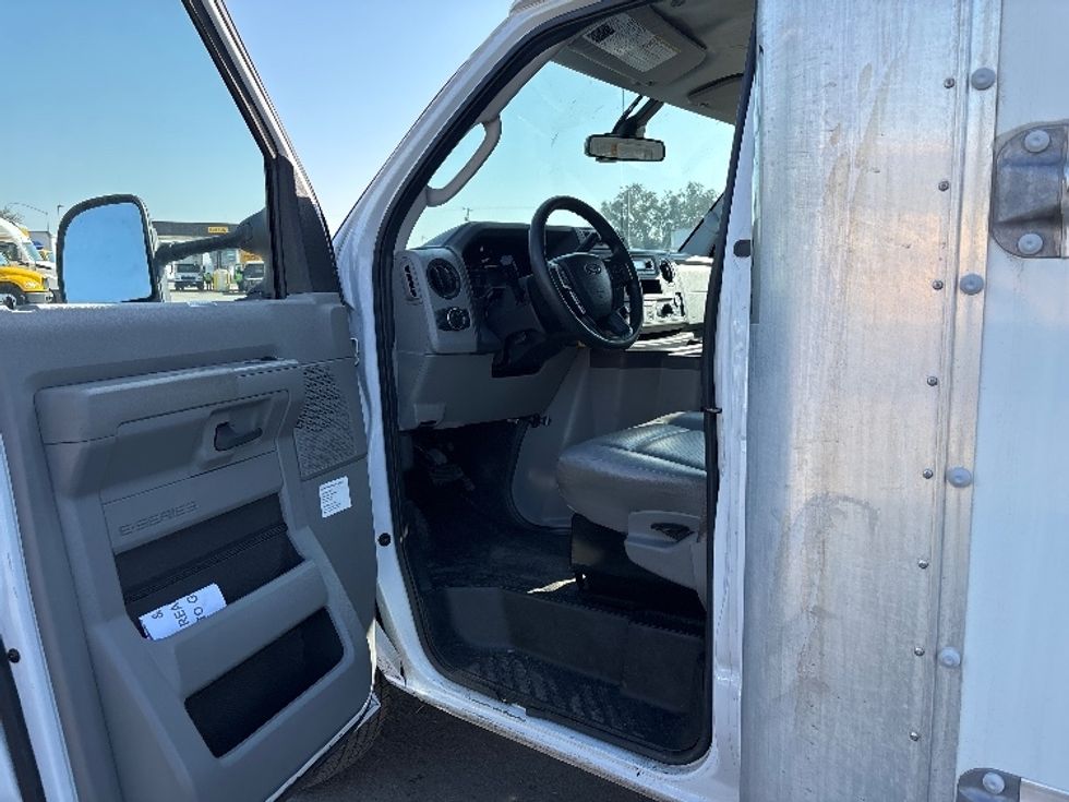 Light Duty Box Truck-Light and Medium Duty Trucks-Ford-2022-E350-Fresno-CA-116,587\n\t\tmiles-$ 29,250 - Image 14