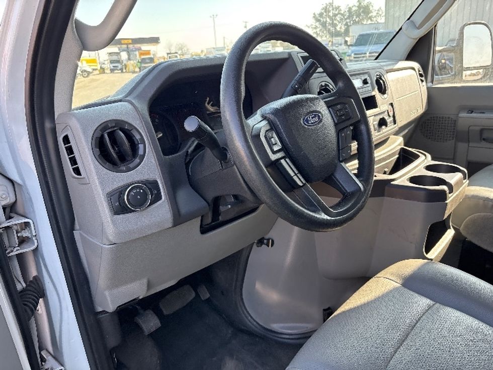Light Duty Box Truck-Light and Medium Duty Trucks-Ford-2022-E350-Fresno-CA-116,587\n\t\tmiles-$ 29,250 - Image 15