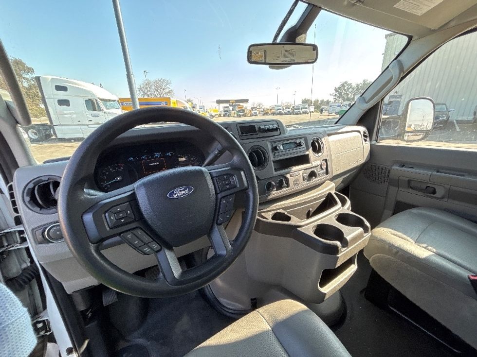 Light Duty Box Truck-Light and Medium Duty Trucks-Ford-2022-E350-Fresno-CA-116,587\n\t\tmiles-$ 29,250 - Image 16