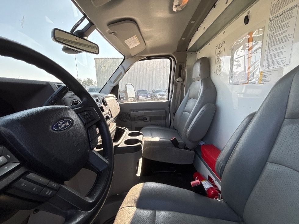 Light Duty Box Truck-Light and Medium Duty Trucks-Ford-2022-E350-Fresno-CA-116,587\n\t\tmiles-$ 29,250 - Image 17