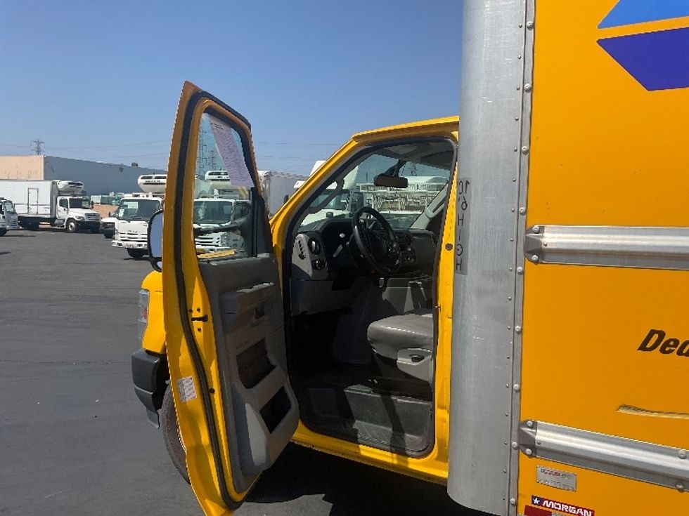 Light Duty Box Truck-Light and Medium Duty Trucks-Ford-2022-E350-Fresno-CA-63,795\n\t\tmiles-$ 33,000 - Image 16