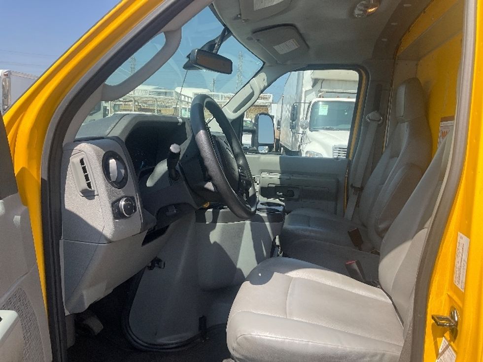 Light Duty Box Truck-Light and Medium Duty Trucks-Ford-2022-E350-Fresno-CA-63,795\n\t\tmiles-$ 33,000 - Image 17