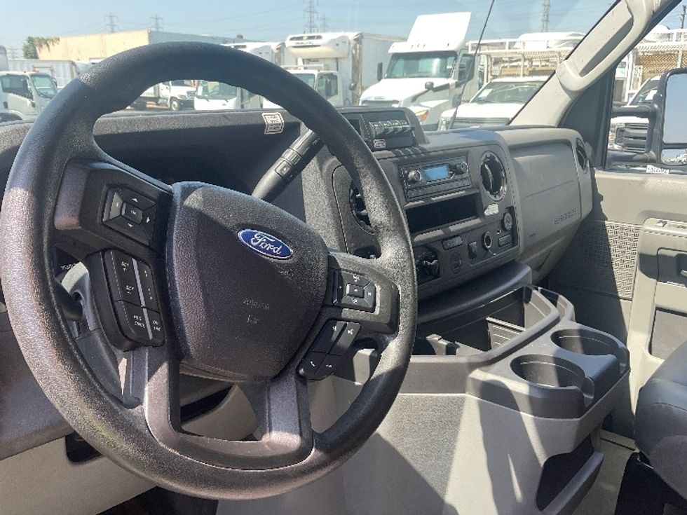 Light Duty Box Truck-Light and Medium Duty Trucks-Ford-2022-E350-Fresno-CA-63,795\n\t\tmiles-$ 33,000 - Image 18