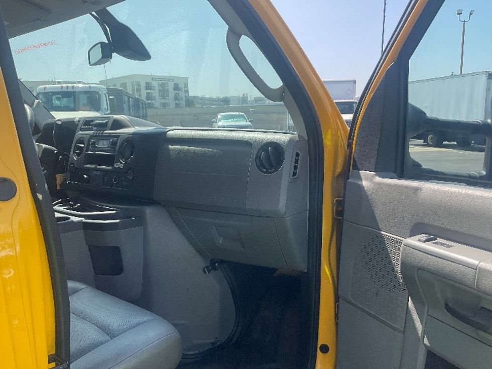 Light Duty Box Truck-Light and Medium Duty Trucks-Ford-2022-E350-Fresno-CA-63,795\n\t\tmiles-$ 33,000 - Image 20