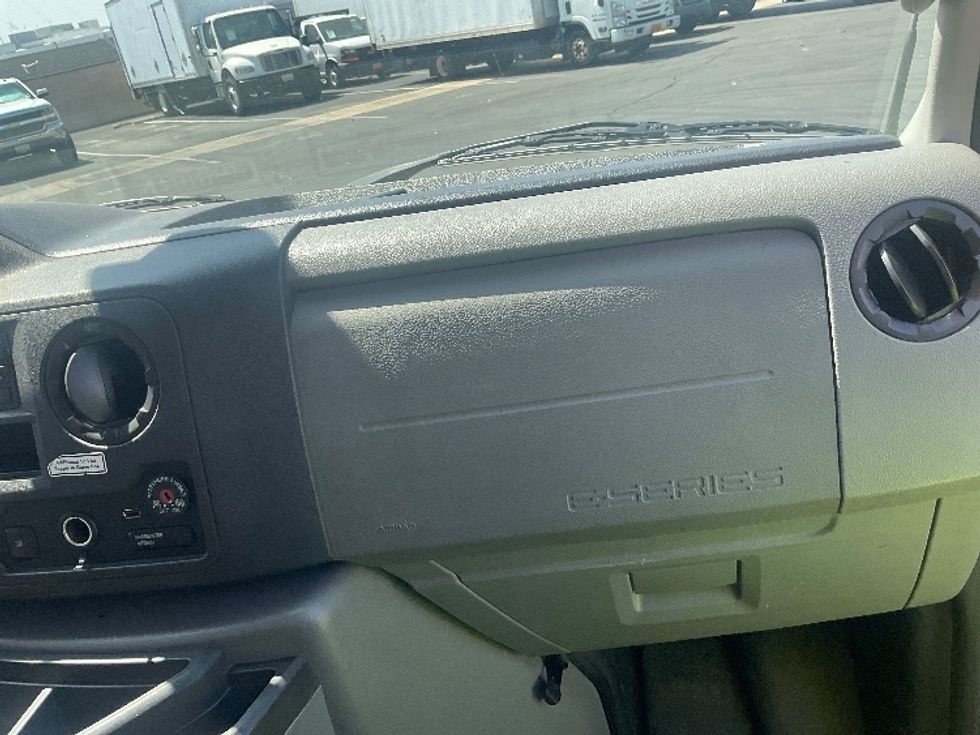 Light Duty Box Truck-Light and Medium Duty Trucks-Ford-2022-E350-Fresno-CA-63,795\n\t\tmiles-$ 33,000 - Image 21