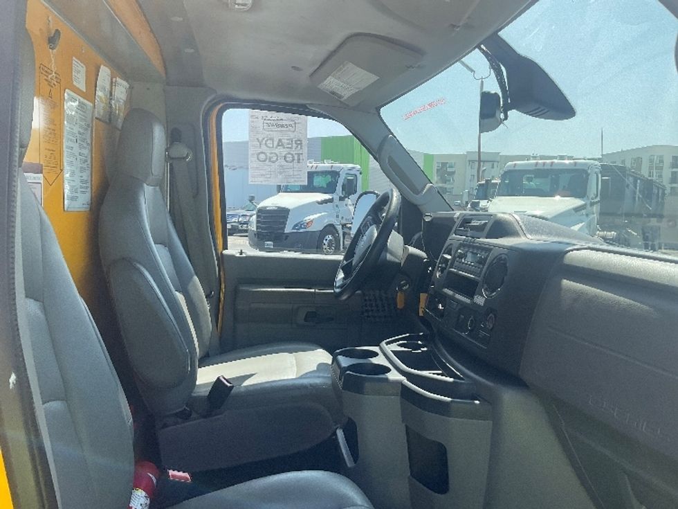 Light Duty Box Truck-Light and Medium Duty Trucks-Ford-2022-E350-Fresno-CA-63,795\n\t\tmiles-$ 33,000 - Image 22