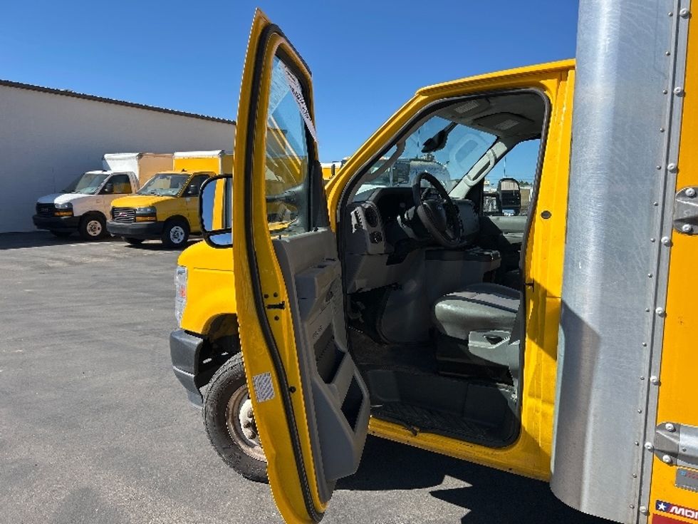 Light Duty Box Truck-Light and Medium Duty Trucks-Ford-2022-E350-Fresno-CA-72,698\n\t\tmiles-$ 32,500 - Image 13