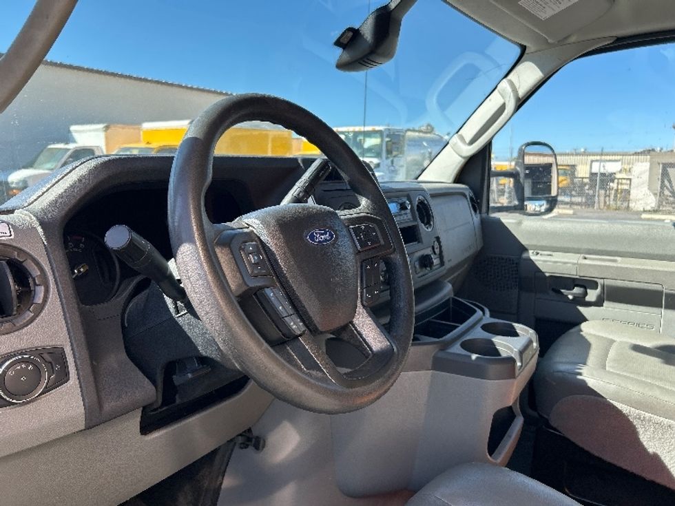 Light Duty Box Truck-Light and Medium Duty Trucks-Ford-2022-E350-Fresno-CA-72,698\n\t\tmiles-$ 32,500 - Image 17