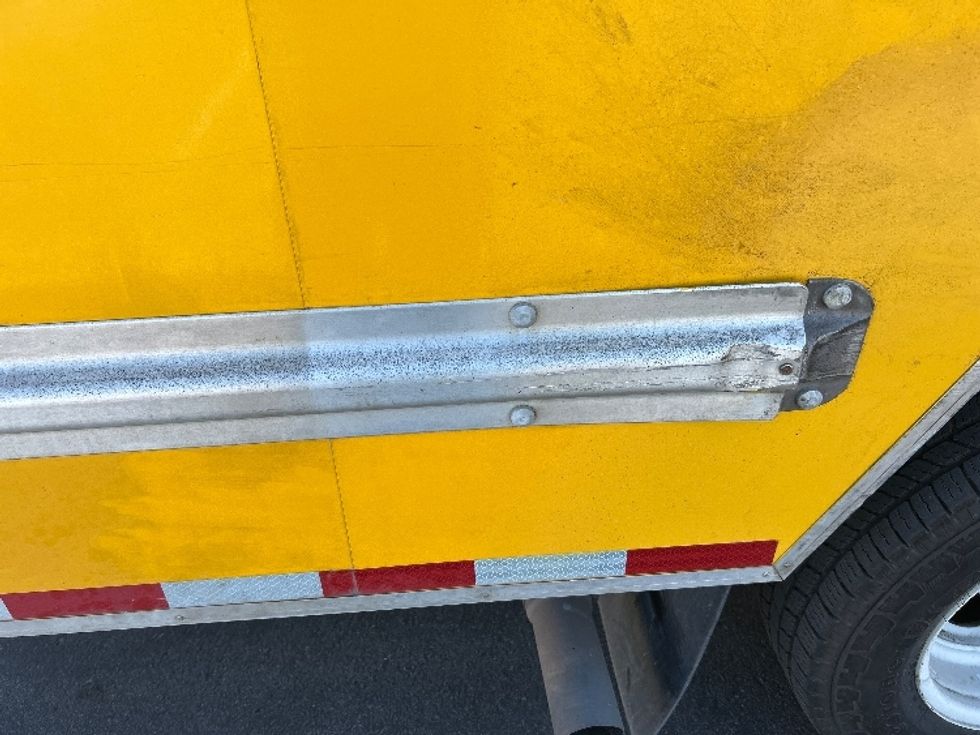 Light Duty Box Truck-Light and Medium Duty Trucks-Ford-2022-E350-Fresno-CA-72,698\n\t\tmiles-$ 32,500 - Image 25