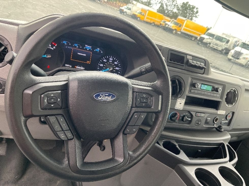 Light Duty Box Truck-Light and Medium Duty Trucks-Ford-2022-E350-Fresno-CA-79,345\n\t\tmiles-$ 32,250 - Image 16